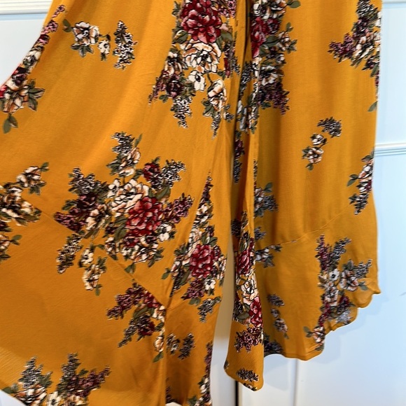 Angie Gold Floral Stapless Cutout Back Wide   Leg Cropped Jumpsuit Size Small - Picture 4 of 16